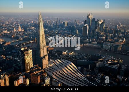 Großbritannien, London, Luftaufnahme der Wolkenkratzer im Finanzdistrikt Stockfoto