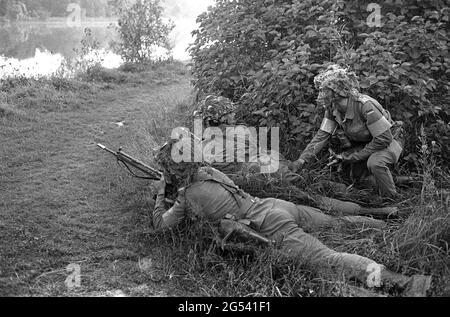 - deutsch-französische Militärübung in Bayern, französische Fallschirmjäger, September 1987 - Esercitazione militare bilaterale franco-tedesca in Baviera, paracadutisti francesi, Settembre 1987 Stockfoto