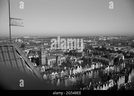 Blick auf die Dächer von Danzig, von der Aussichtsplattform der Basilika St. Maria aus gesehen, Danzig, Polen Stockfoto