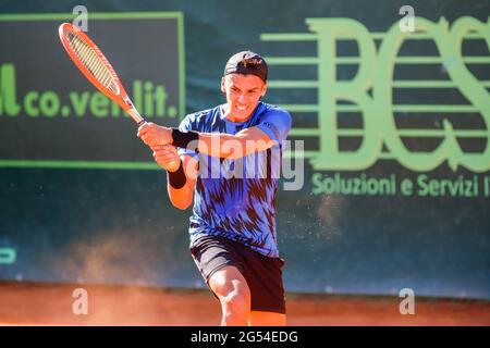 Mailand, Italien. Juni 2021. Der argentinische Tennisspieler Federico Coria beim ATP Challenger Milano 2021, Tennis Internationals in Mailand, Italien, Juni 25 2021 Quelle: Independent Photo Agency/Alamy Live News Stockfoto