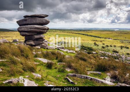 Der legendäre Cheesewring, eine erstaunliche ausgleichende Granitformation bei Bodmin Moor, in der Nähe des Dorfes Minions in Cornwall. Stockfoto