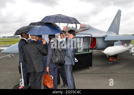 Irkut Corporation Yakovlev Yak 130 fortschrittliches Jet-Trainer-Flugzeug für die russische Luftwaffe, das auf der Farnborough International Airshow 2012 vermarktet wird Stockfoto