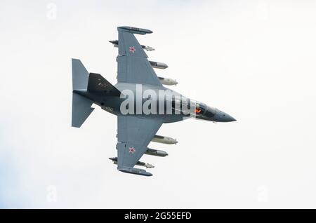 Irkut Corporation Yakovlev Yak 130 fortschrittliches Jet-Trainer-Flugzeug für die russische Luftwaffe, das auf der Farnborough International Airshow 2012 vermarktet wird Stockfoto