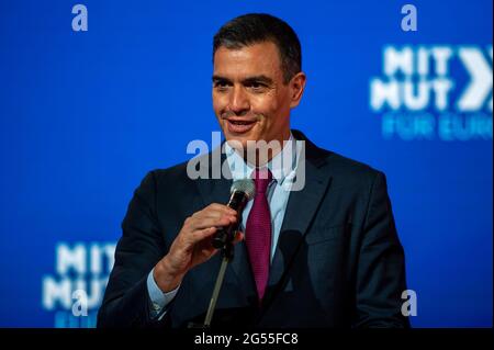 Berlin, Deutschland. Juni 2021. Pedro Sanchez, Premierminister von Spanien, spricht auf der Konferenz der Sozialistischen Partei Europas (SPE) mit Mut. Für Europa auf der Bühne. Quelle: Christophe Gateau/dpa/Alamy Live News Stockfoto