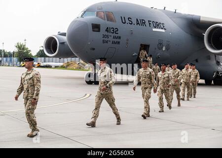 Breslau, Polen. Juni 2021. Ankunft polnischer Soldaten über ein Flugzeug der US-Luftwaffe nach der Entscheidung, polnische Truppen vollständig aus Afghanistan abzuziehen. Quelle: Krzysztof Kaniewski/ZUMA Wire/Alamy Live News Stockfoto