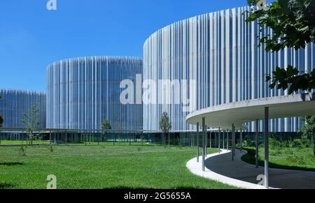 Der neue Campus der Universität Luigi Bocconi in Mailand (Italien) wurde von Kazuyo Sejima e Ryue Nishizawa mit den Master-, Executive- und Bürogebäuden entworfen Stockfoto