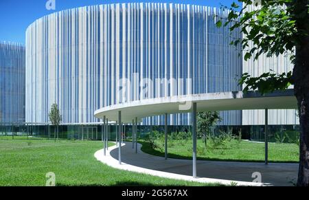 Der neue Campus der Universität Luigi Bocconi in Mailand (Italien) wurde von Kazuyo Sejima e Ryue Nishizawa mit den Master-, Executive- und Bürogebäuden entworfen Stockfoto