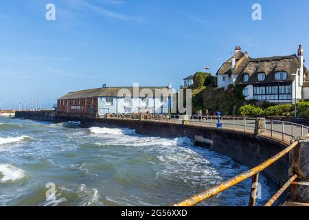 Paignton Beach and Seafront in Devon an einem stürmischen Frühlingstag. Stockfoto