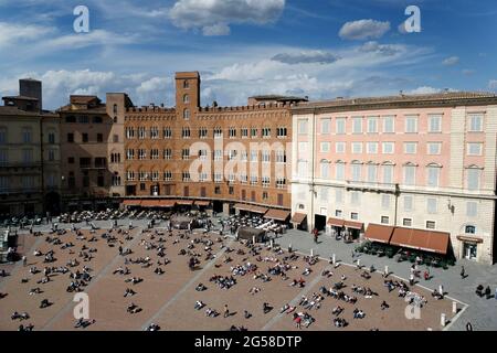 Italien, Toskana, Siena, Blick auf die Piazza del Campo Stockfoto