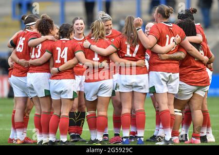 Warrington, Großbritannien. Juni 2021. Wales Women nach dem Spiel in Warrington, Vereinigtes Königreich am 6/25/2021. (Foto von Richard Long/ RL Photography/News Images/Sipa USA) Quelle: SIPA USA/Alamy Live News Stockfoto