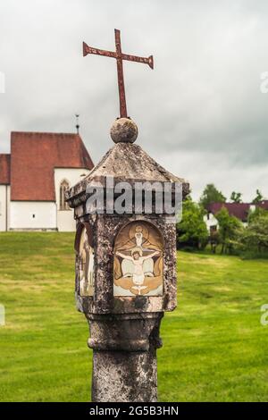 Katholischer Wallfahrtsort in Eisenreichdornach bei Amstetten, im Mostviertel Niederösterreichs, Symbol des frommen christlichen Glaubens, der Jesus darstellt Stockfoto