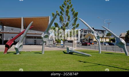 Bluewater Quay am Pioneer River, Mackay, North queensland, australien mit einer Hommage an die Walfischer Stockfoto