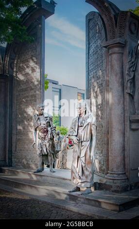 HANNOVER, DEUTSCHLAND. 19. JUNI 2021. Denkmal der Gottingen Seven, einem Skulpturenkomplex, der sieben Universitätsprofessoren gewidmet ist Stockfoto