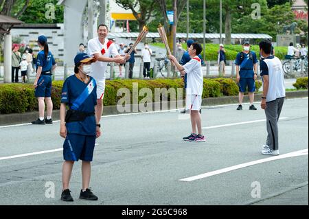 Fuji City, Shizuoka-Ken, Japan - 24. Juni 2021: Olympischer Fackellauf 2020 in Tokio in Fuji City, Japan. Stockfoto
