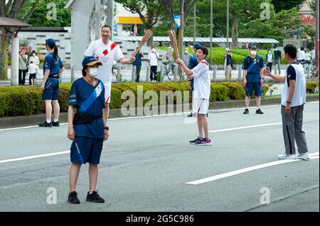 Fuji City, Shizuoka-Ken, Japan - 24. Juni 2021: Olympischer Fackellauf 2020 in Tokio in Fuji City, Japan. Stockfoto