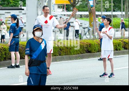 Fuji City, Shizuoka-Ken, Japan - 24. Juni 2021: Olympischer Fackellauf 2020 in Tokio in Fuji City, Japan. Stockfoto