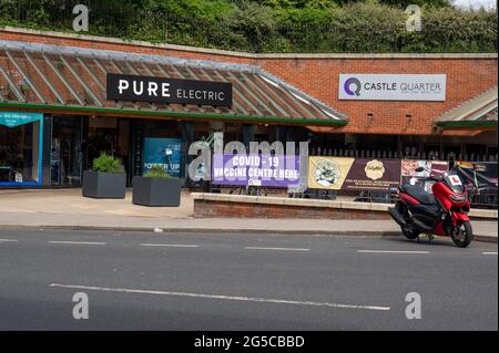 Blick auf den Vordereingang der Castle Mall, jetzt in Castle Quarter umbenannt Stockfoto