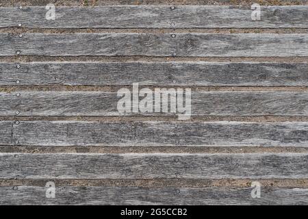Textur eines alten Holzbretts mit Sand zwischen jedem Brett Stockfoto