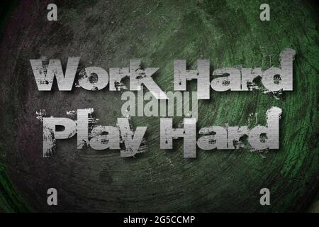 Work Hard Play Hard Konzept Text auf dem Hintergrund Stockfoto