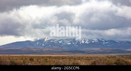 Blick auf Mount Ruapehu, einen aktiven Stratovulkan am südlichen Ende der Taupo-Vulkanzone im Tongariro National Park, Neuseeland Stockfoto