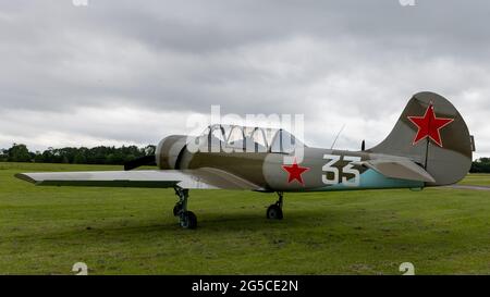 Yakovlev Yak-52 im Old Warden Aerodrome Stockfoto