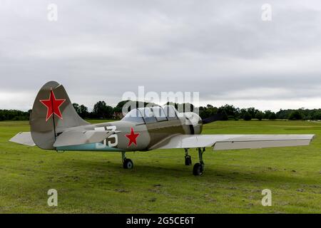 Yakovlev Yak-52 im Old Warden Aerodrome Stockfoto