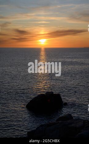 Sonnenuntergang von der Pointe du Percho, Quiberon, Bretagne, Frankreich. Stockfoto