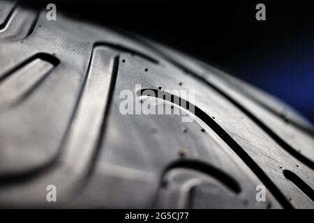 Spielberg, Österreich. Juni 2021. Pirelli-Reifen. Steiermark Grand Prix, Samstag, 26. Juni 2021. Spielberg, Österreich. Quelle: James Moy/Alamy Live News Stockfoto