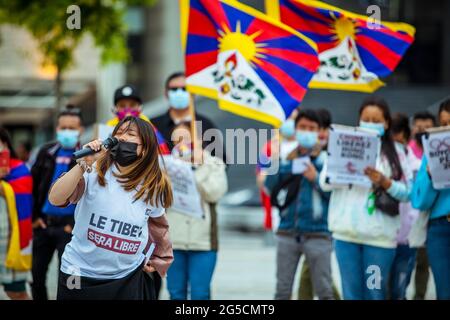 Tibetisch, Uiguren, Taiwanesen, Hong Konger, Südmongolisch, Und chinesische Aktivisten beobachteten den ‘Global Day of Action’ am Place de la Bastille in Paris, um die bevorstehenden umstrittenen Winterolympiaden in Peking zu boykottieren, die für den 2022. Februar, Paris, den 23. Juni 2021, geplant sind Stockfoto