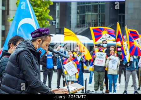 Tibetisch, Uiguren, Taiwanesen, Hong Konger, Südmongolisch, Und chinesische Aktivisten beobachteten den ‘Global Day of Action’ am Place de la Bastille in Paris, um die bevorstehenden umstrittenen Winterolympiaden in Peking zu boykottieren, die für den 2022. Februar, Paris, den 23. Juni 2021, geplant sind Stockfoto