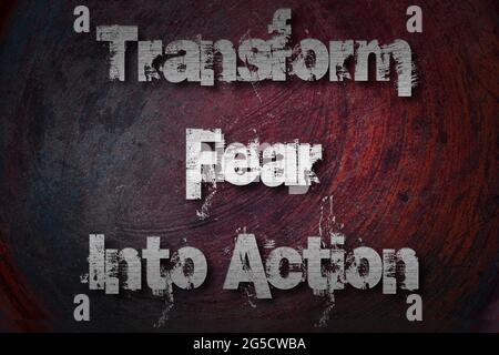 Transform Fear into Action Konzepttext auf dem Hintergrund Stockfoto