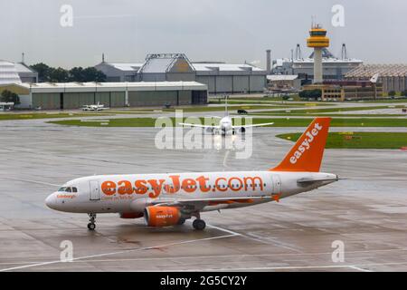 Ein Easy Jet-Flugzeug am Hamburg Airport Stockfoto