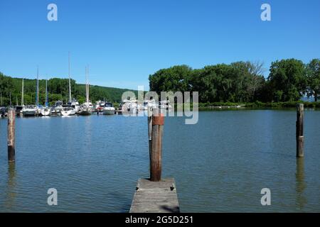 ITHACA, NEW YORK - 17. JUNI 2021: Die Allan H Treman State Marine Park Marina. Stockfoto