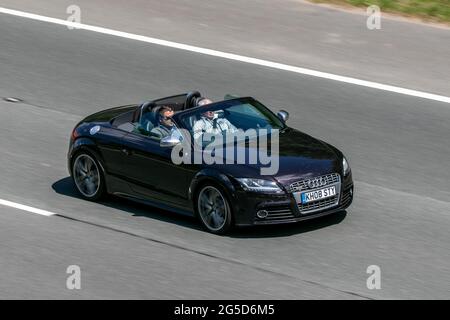2008 schwarzer Audi T FSI Special Edition 6-Gang Schaltgetriebe 1984ccm Benzin auf der Autobahn M6 bei Preston in Lancashire, Großbritannien Stockfoto