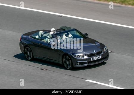 2019 BMW grey M Sport 320i Gran Turismo Fahren auf der Autobahn M6 in der Nähe von Preston in Lancashire, Großbritannien Stockfoto