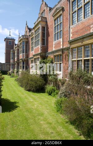 Blickling Hall ist ein herrschaftliches Haus, das Teil des Blickling Anwesens ist. Es liegt im Dorf Blickling nördlich von Aylsham in Norfolk, England Stockfoto