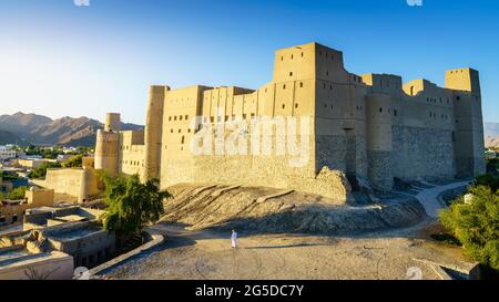 Außenansicht von Bahla Fort bei Nizwa im Oman Stockfoto