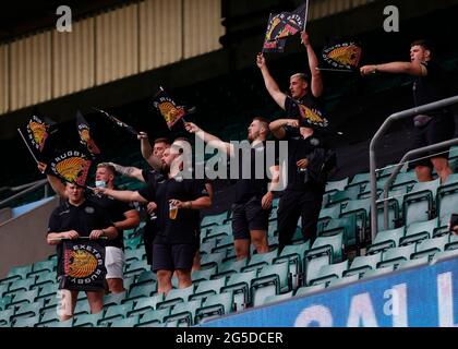 Twickenham, London, Großbritannien. Juni 2021. Premiership Rugby Union Final, Exeter Chiefs versus Harlekins; Fans im Stadion Credit: Action Plus Sports/Alamy Live News Stockfoto