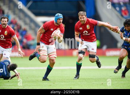 Edinburgh, Großbritannien. Juni 2021. 26. Juli 2021: Britische und irische Lions Tadhg Beirne bricht ab, um einen Versuch mit Robbie Henshaw und Iain Henderson in der Unterstützung während der britischen und irischen Lions gegen Japan, BT Murrayfield, Edinburgh UK, zu machen. Quelle: Ian Rutherford/Alamy Live News Stockfoto