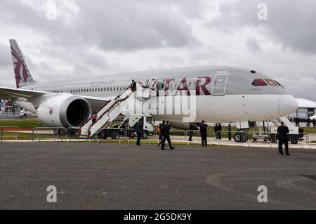 Qatar Airways Boeing 787 Dreamliner Airliner Jet-Flugzeug auf der Farnborough International Airshow Messe 2012, Großbritannien. Auf dem Display Stockfoto