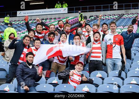 EDINBURGH, SCHOTTLAND. 26. Juni 2021. Die japanischen Fans und Unterstützer während des Lions 1888 Cup Match zwischen britischen und irischen Löwen gegen Japan im BT Murrayfield Stadium am Samstag, 26. Juni 2021, EDINBURGH, SCHOTTLAND. Kredit: Taka G Wu/Alamy Live Nachrichten Stockfoto