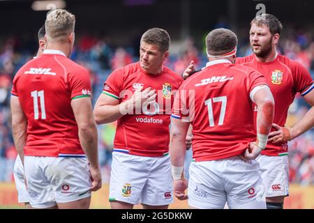 EDINBURGH, SCHOTTLAND. 26. Juni 2021. Owen Farrell of Lions (Mitte) beim Lions 1888 Cup Match zwischen britischen und irischen Löwen gegen Japan am Samstag, den 26. Juni 2021, IM BT Murrayfield Stadium in Edinburgh, SCHOTTLAND. Kredit: Taka G Wu/Alamy Live Nachrichten Stockfoto