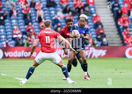 EDINBURGH, SCHOTTLAND. 26. Juni 2021. Der japanische Kotaro Matsushima (links) ist während des Lions 1888 Cup-Spiels zwischen britischen und irischen Löwen gegen Japan am Samstag, den 26. Juni 2021, IM BT Murrayfield Stadium in Edinburgh, SCHOTTLAND, in Aktion. Kredit: Taka G Wu/Alamy Live Nachrichten Stockfoto