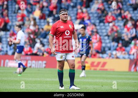 EDINBURGH, SCHOTTLAND. 26. Juni 2021. Jamie George von Lions sieht sich während des Lions 1888 Cup Match zwischen britischen und irischen Löwen gegen Japan am Samstag, den 26. Juni 2021, IM BT Murrayfield Stadium, Edinburgh, SCHOTTLAND, an. Kredit: Taka G Wu/Alamy Live Nachrichten Stockfoto