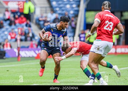 EDINBURGH, SCHOTTLAND. 26. Juni 2021. Der japanische Timothy Lafaele wird während des Lions 1888 Cup Match zwischen britischen und irischen Löwen gegen Japan am Samstag, den 26. Juni 2021, IM BT Murrayfield Stadium in EDINBURGH, SCHOTTLAND, angegangen. Kredit: Taka G Wu/Alamy Live Nachrichten Stockfoto