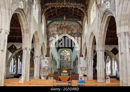 Innenraum der alten Kirche St. Thomas Becket, Salisbury, Wiltshire, England Stockfoto