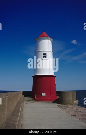 Berwick Lighthouse, der nördlichste in England, wurde 1826 am Ende des Berwick Pier, Berwick-upon-Tweed, Northumberland, Großbritannien, erbaut. Stockfoto