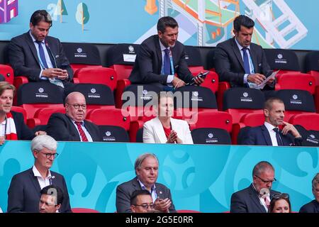 AMSTERDAM, NIEDERLANDE - 26. JUNI: Premierministerin Mette Frederiksen während des Finalmatches der UEFA Euro 2020 Championship 1/8 zwischen Wales und Dänemark in der Johan Cruijff Arena am 26. Juni 2021 in Amsterdam, Niederlande (Foto von Marcel ter Bals/Orange Picics) Credit: Orange Pics BV/Alamy Live News Stockfoto