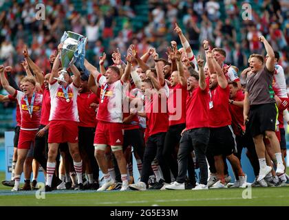 Twickenham, London, Großbritannien. Juni 2021. Premiership Rugby Union Final, Exeter Chiefs versus Harlekins; Teamfeiern, Gewinner Harlekins, 2021 Premiership Champs Credit: Action Plus Sports/Alamy Live News Stockfoto