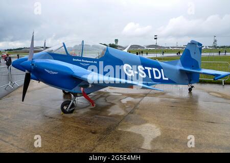 Speedtwin Developments Ltd Speedtwin E2E Comet 1 Leichtflugzeug auf der Farnborough International Airshow Messe 2012, Großbritannien. Stockfoto